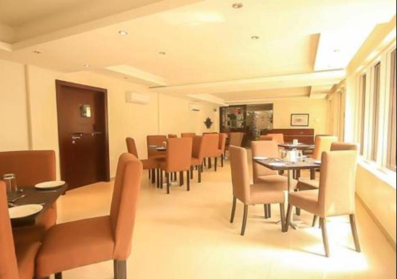 Hotel Glee Aliayabiagba