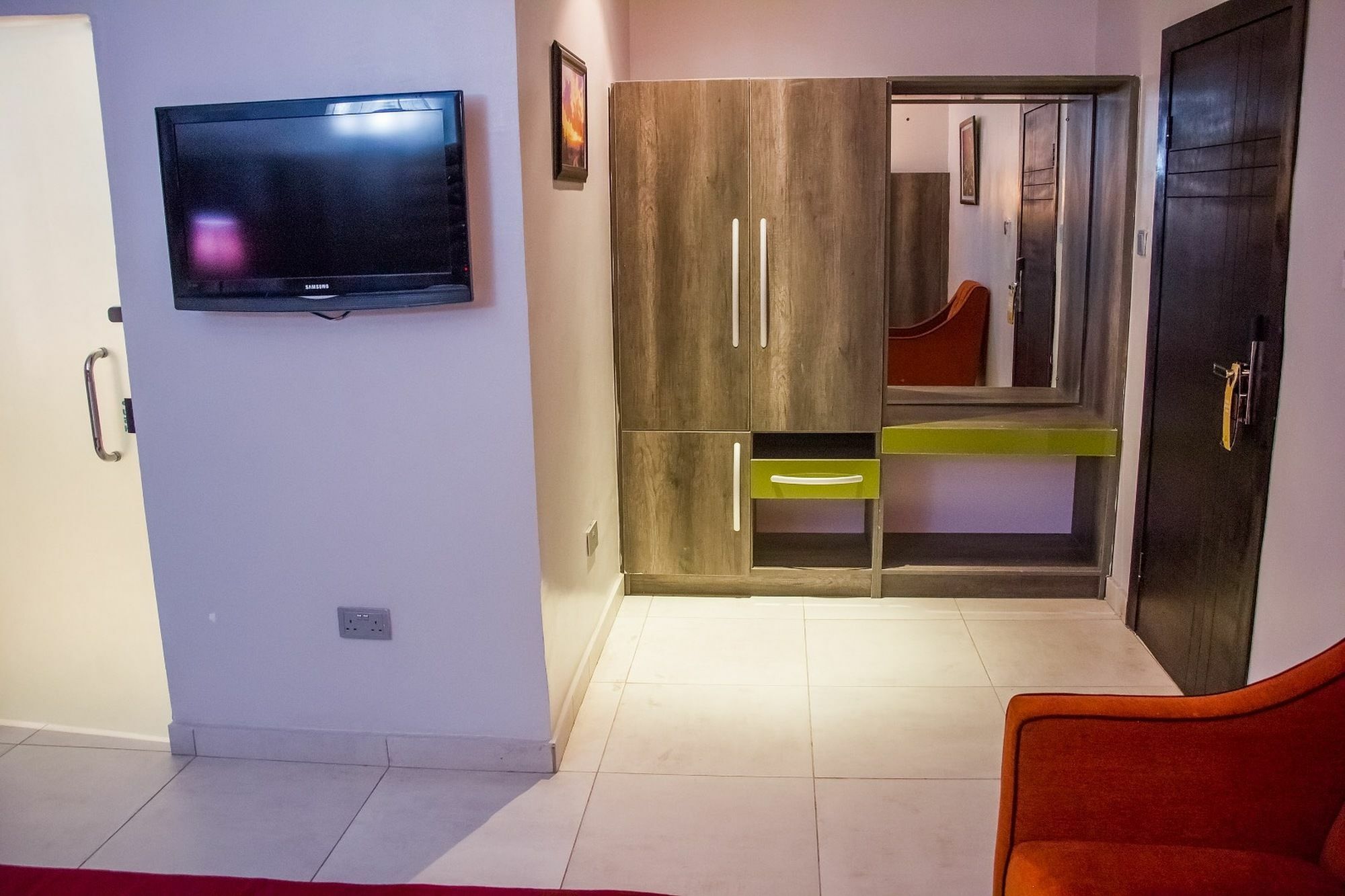 Glee Hotel Aliayabiagba