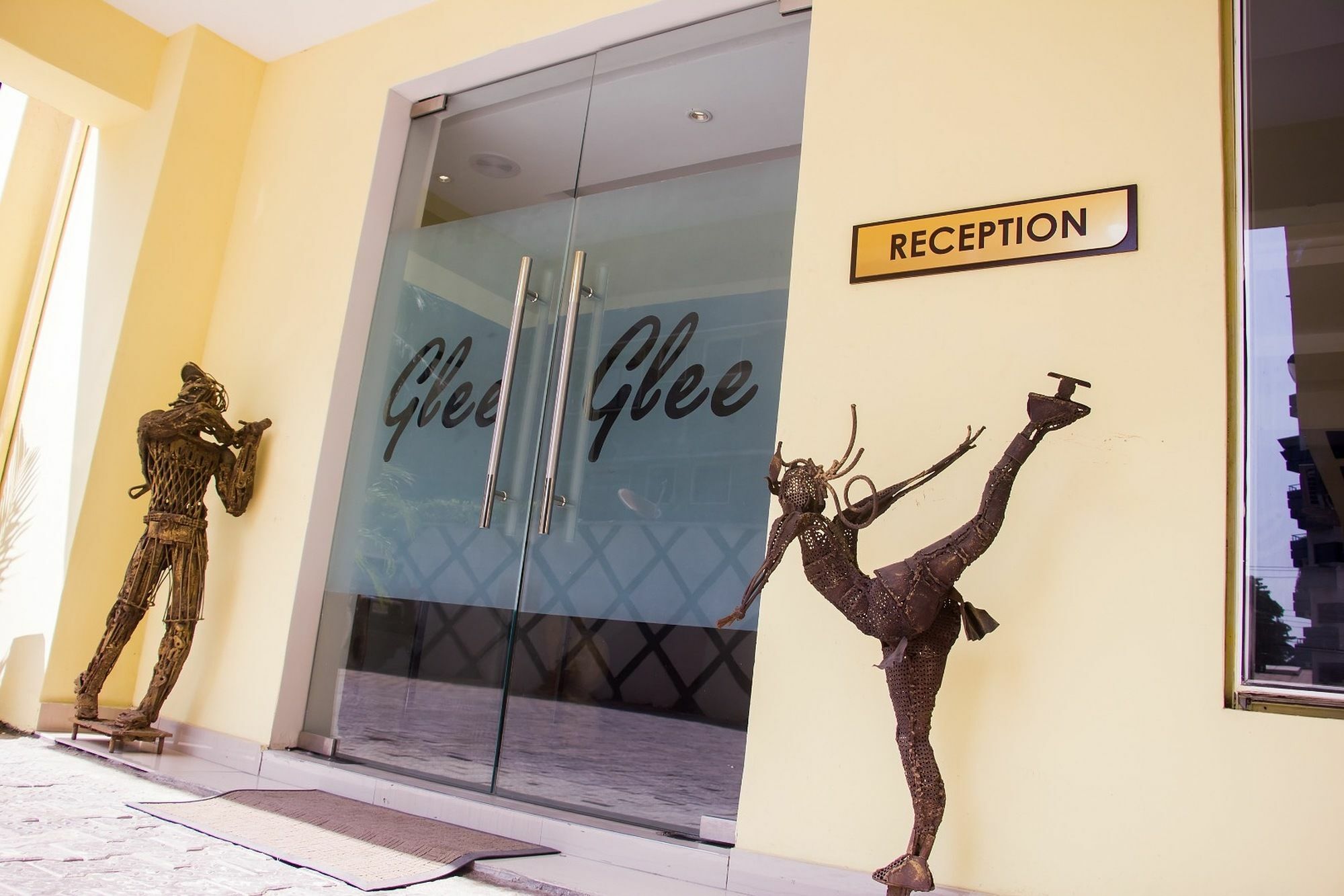 Glee Hotel Aliayabiagba