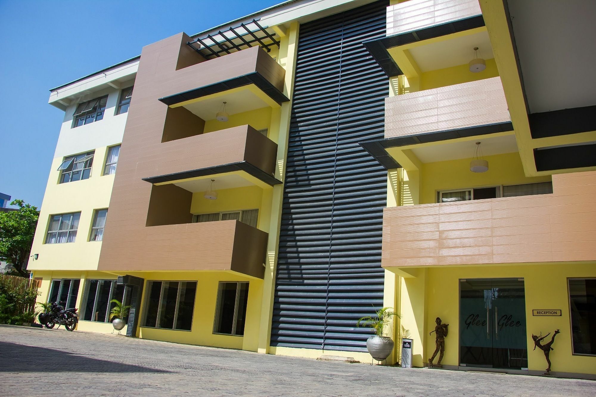 Hotel Glee Aliayabiagba